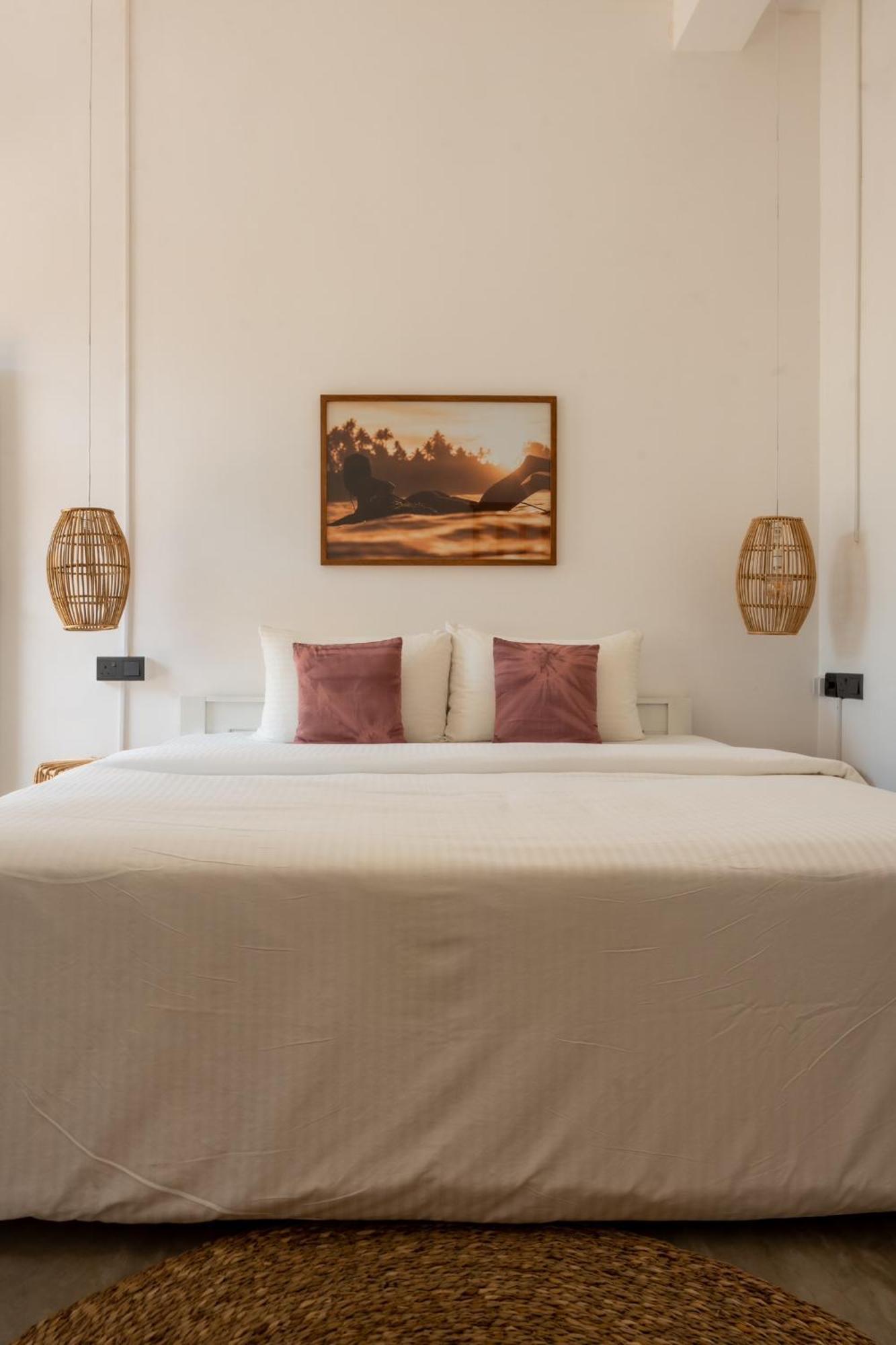 Lucky'S Surf Camp Bed & Breakfast Weligama Ngoại thất bức ảnh