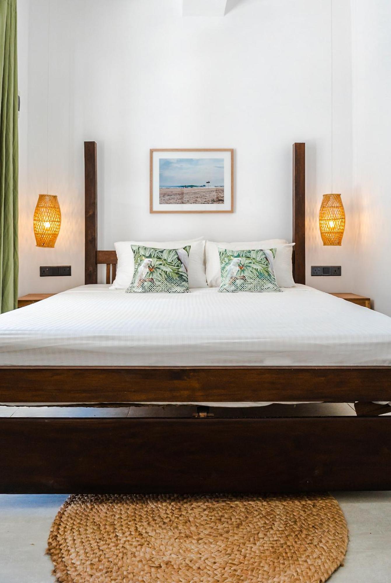 Lucky'S Surf Camp Bed & Breakfast Weligama Ngoại thất bức ảnh