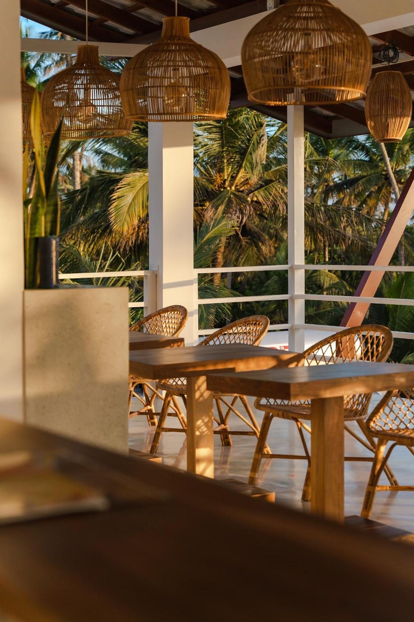 Lucky'S Surf Camp Bed & Breakfast Weligama Ngoại thất bức ảnh