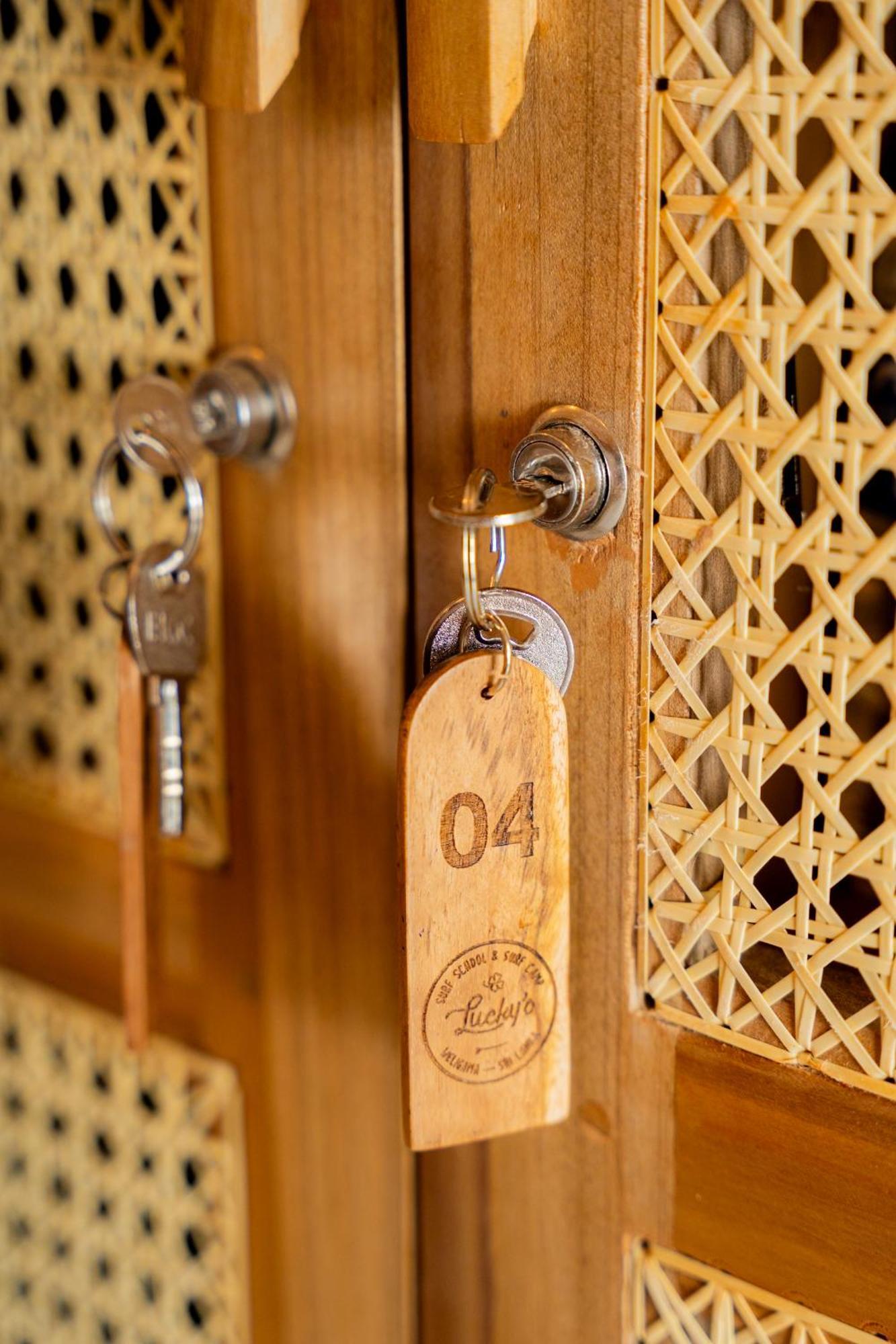 Lucky'S Surf Camp Bed & Breakfast Weligama Ngoại thất bức ảnh
