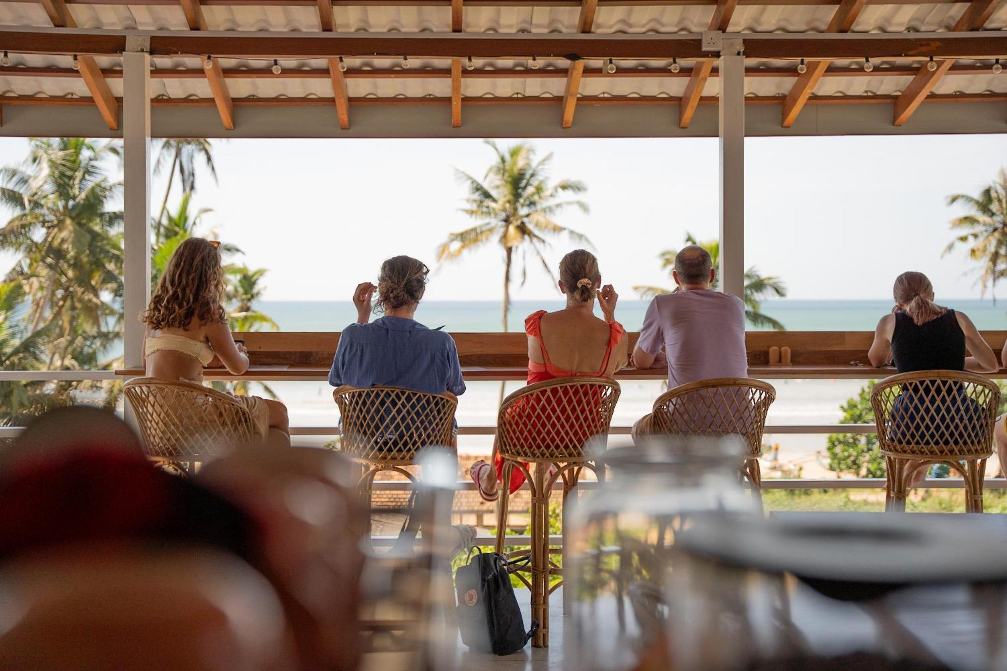 Lucky'S Surf Camp Bed & Breakfast Weligama Ngoại thất bức ảnh