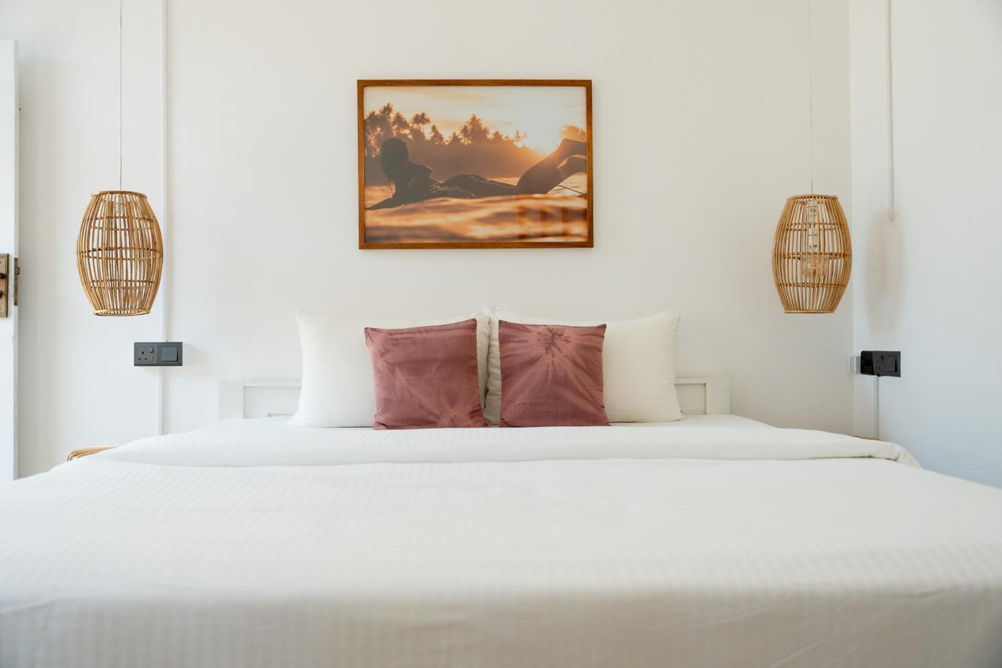 Lucky'S Surf Camp Bed & Breakfast Weligama Ngoại thất bức ảnh