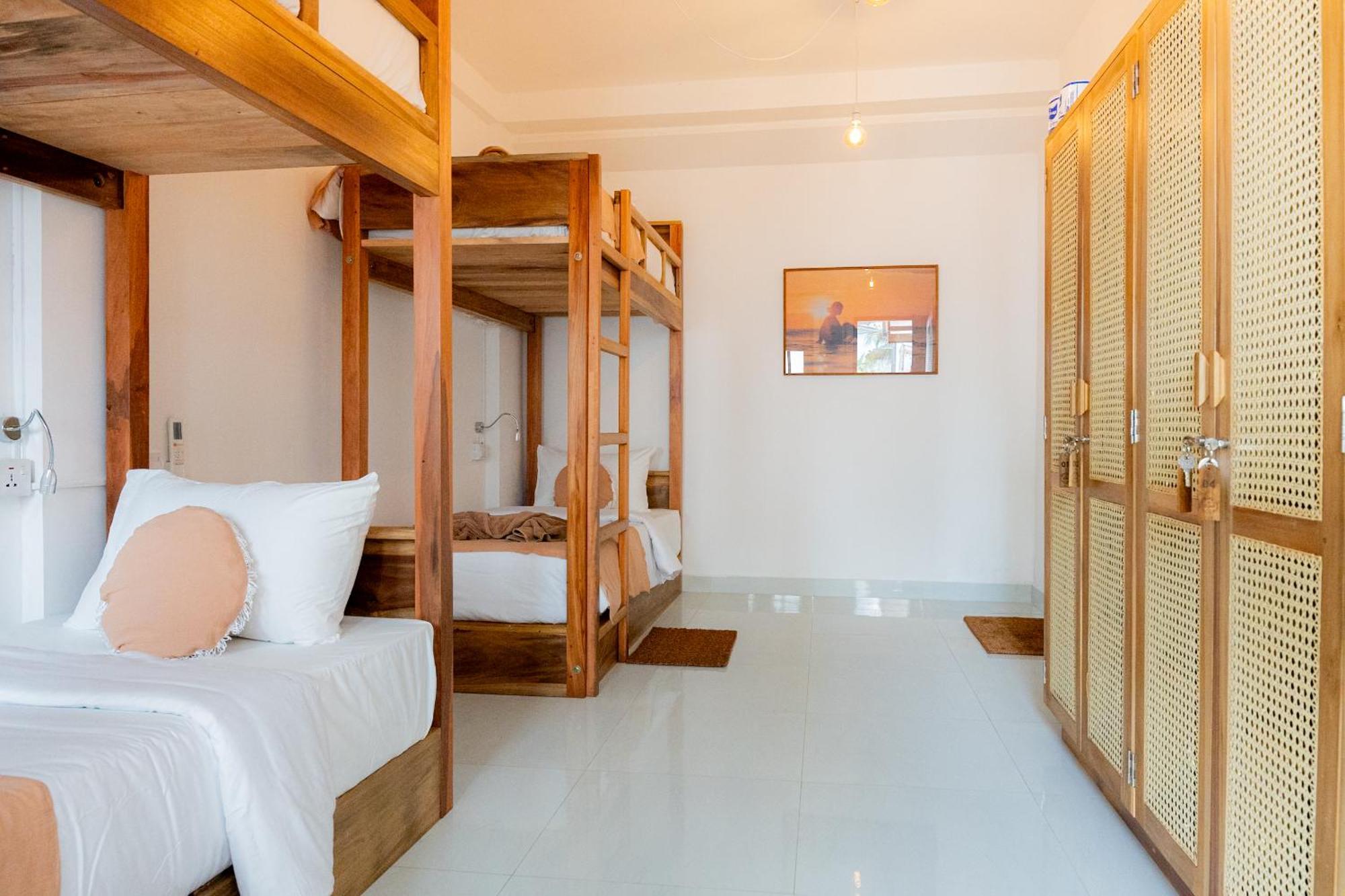 Lucky'S Surf Camp Bed & Breakfast Weligama Ngoại thất bức ảnh