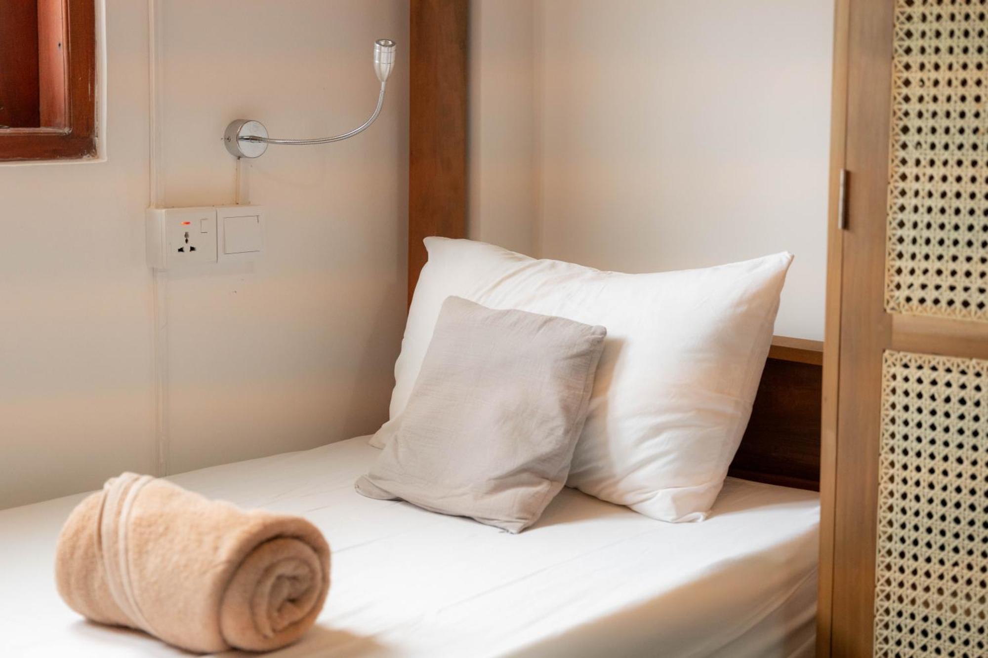 Lucky'S Surf Camp Bed & Breakfast Weligama Ngoại thất bức ảnh