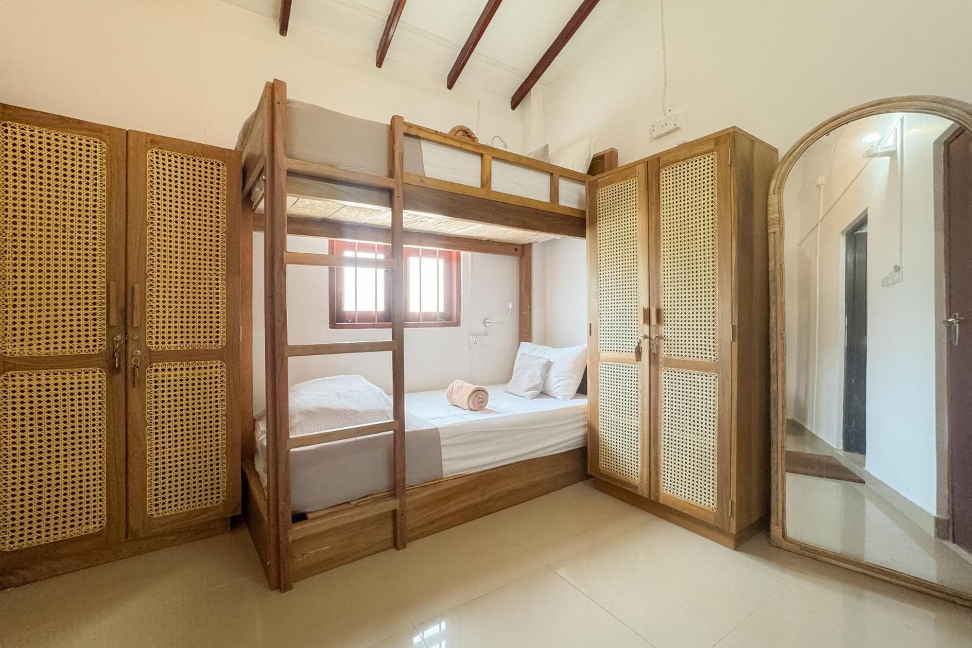 Lucky'S Surf Camp Bed & Breakfast Weligama Ngoại thất bức ảnh
