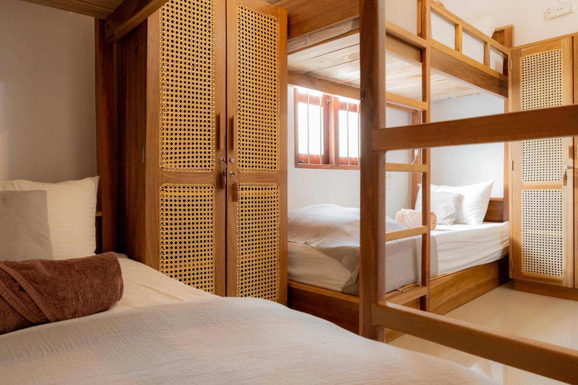 Lucky'S Surf Camp Bed & Breakfast Weligama Ngoại thất bức ảnh