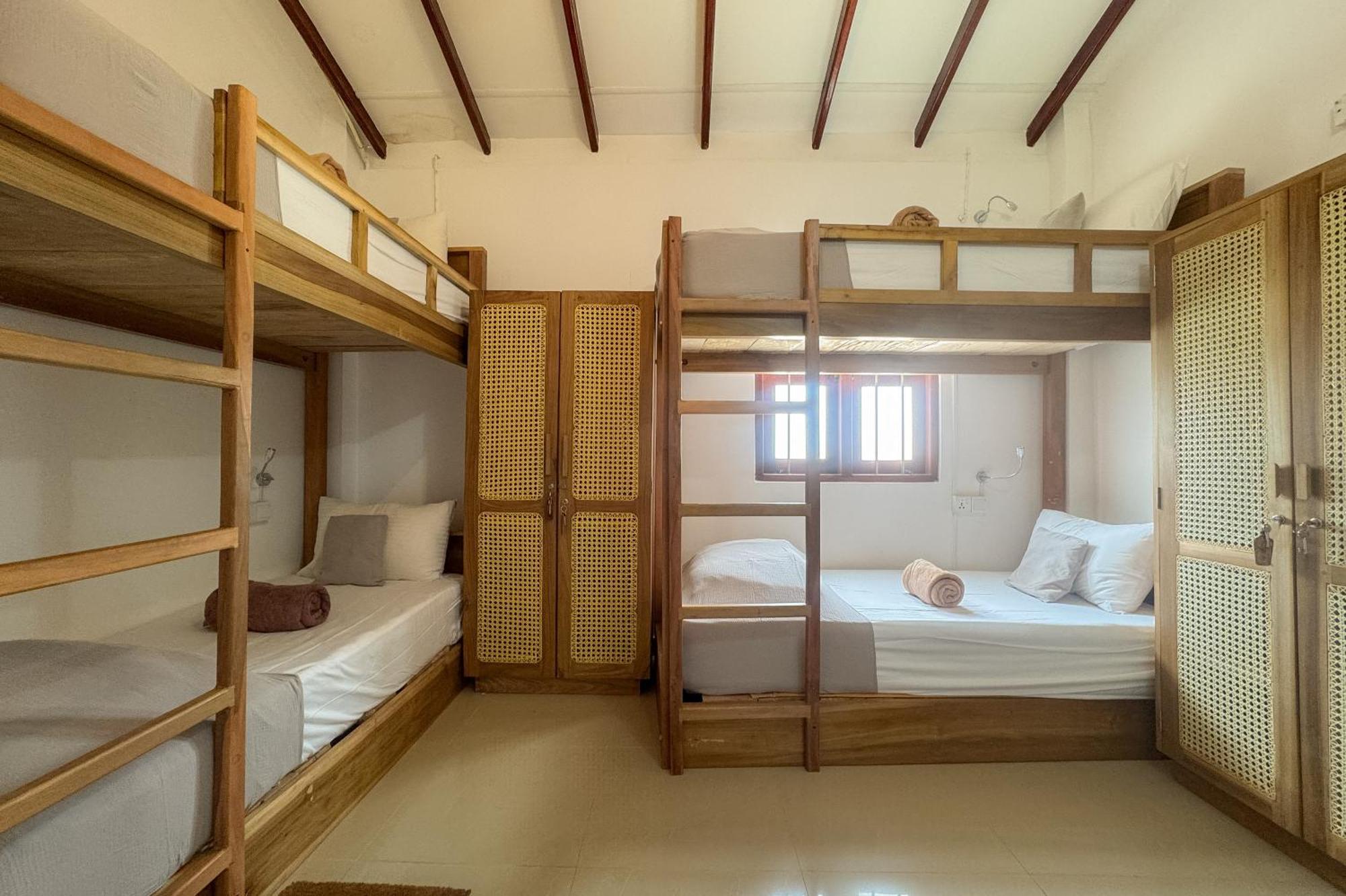 Lucky'S Surf Camp Bed & Breakfast Weligama Ngoại thất bức ảnh
