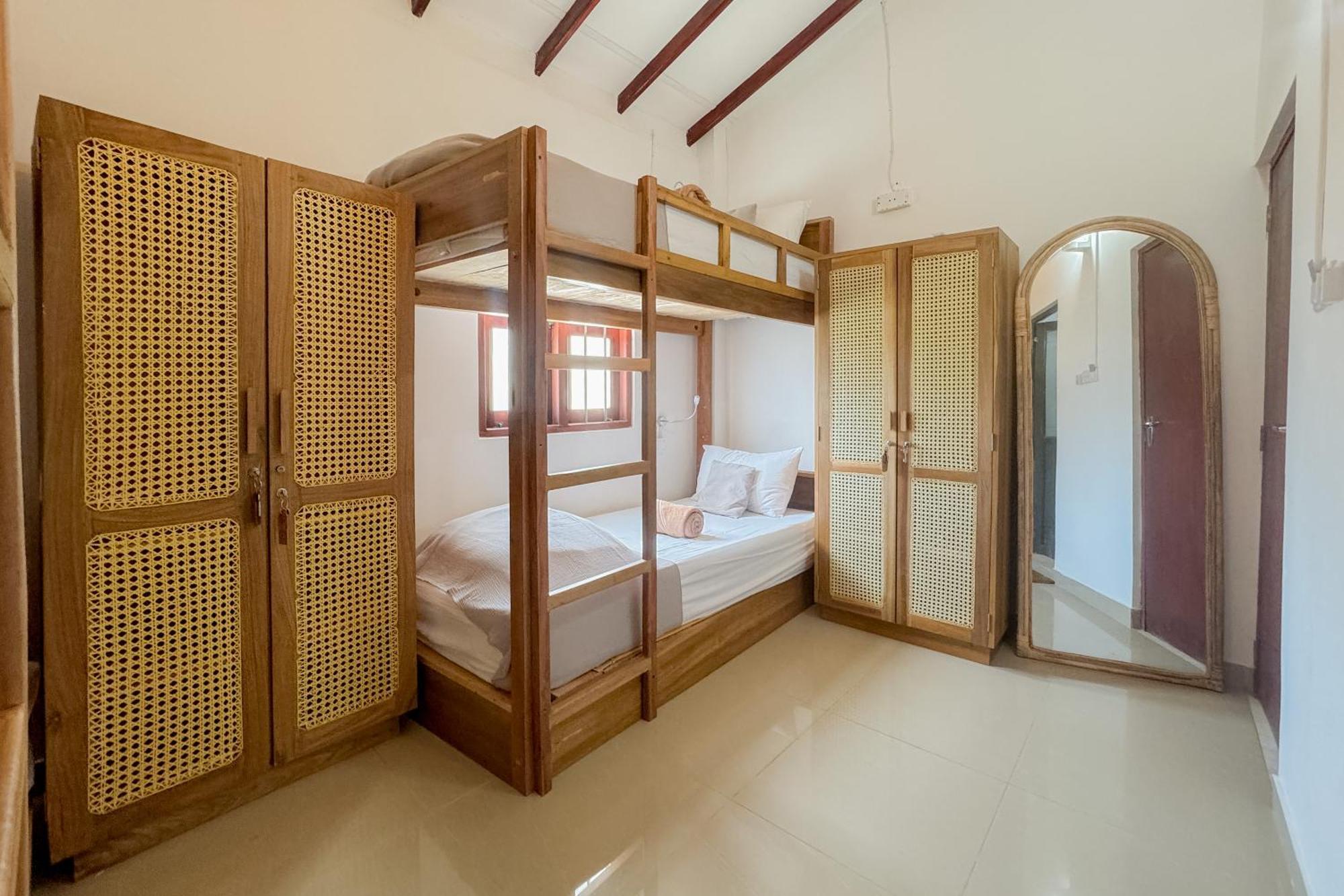 Lucky'S Surf Camp Bed & Breakfast Weligama Ngoại thất bức ảnh
