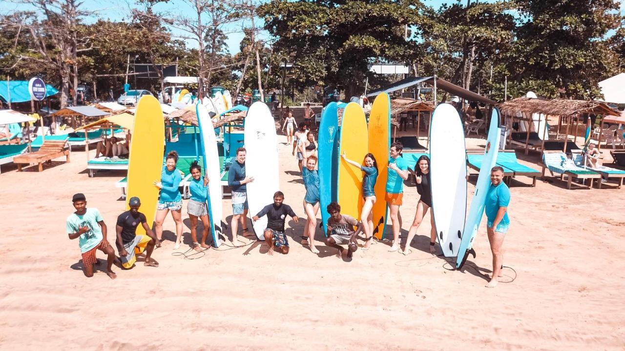 Lucky'S Surf Camp Bed & Breakfast Weligama Ngoại thất bức ảnh