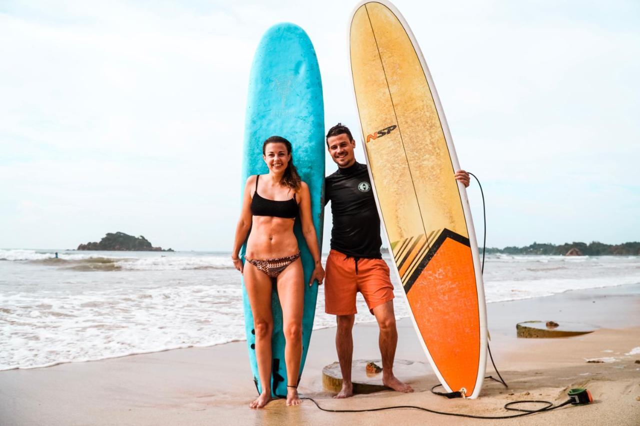 Lucky'S Surf Camp Bed & Breakfast Weligama Ngoại thất bức ảnh
