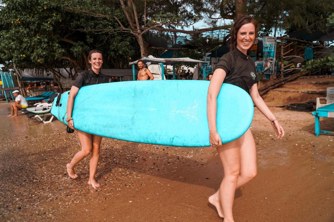 Lucky'S Surf Camp Bed & Breakfast Weligama Ngoại thất bức ảnh