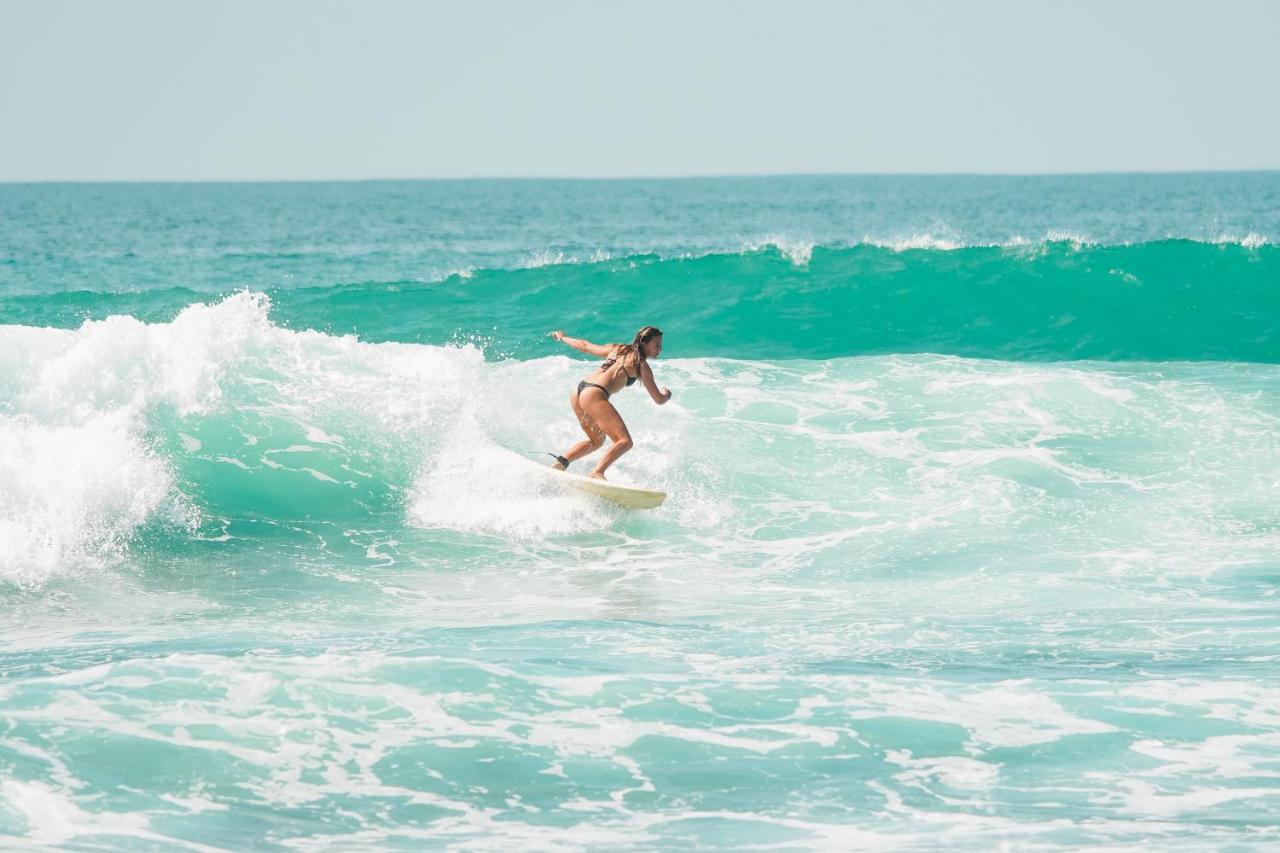Lucky'S Surf Camp Bed & Breakfast Weligama Ngoại thất bức ảnh