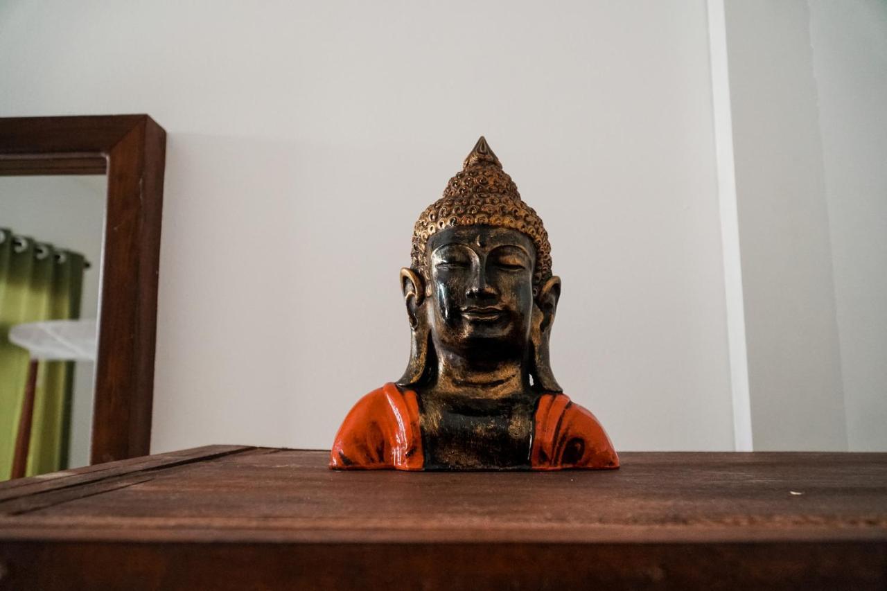 Lucky'S Surf Camp Bed & Breakfast Weligama Ngoại thất bức ảnh